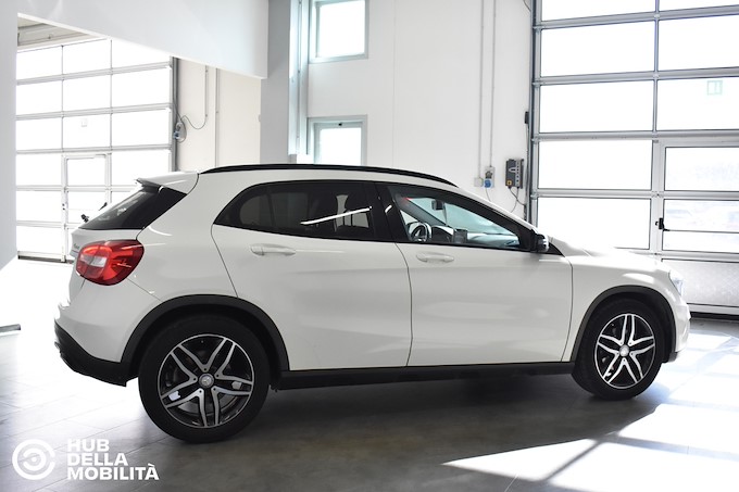 MERCEDES-BENZ GLA 200 d Automatic 4Matic Sport